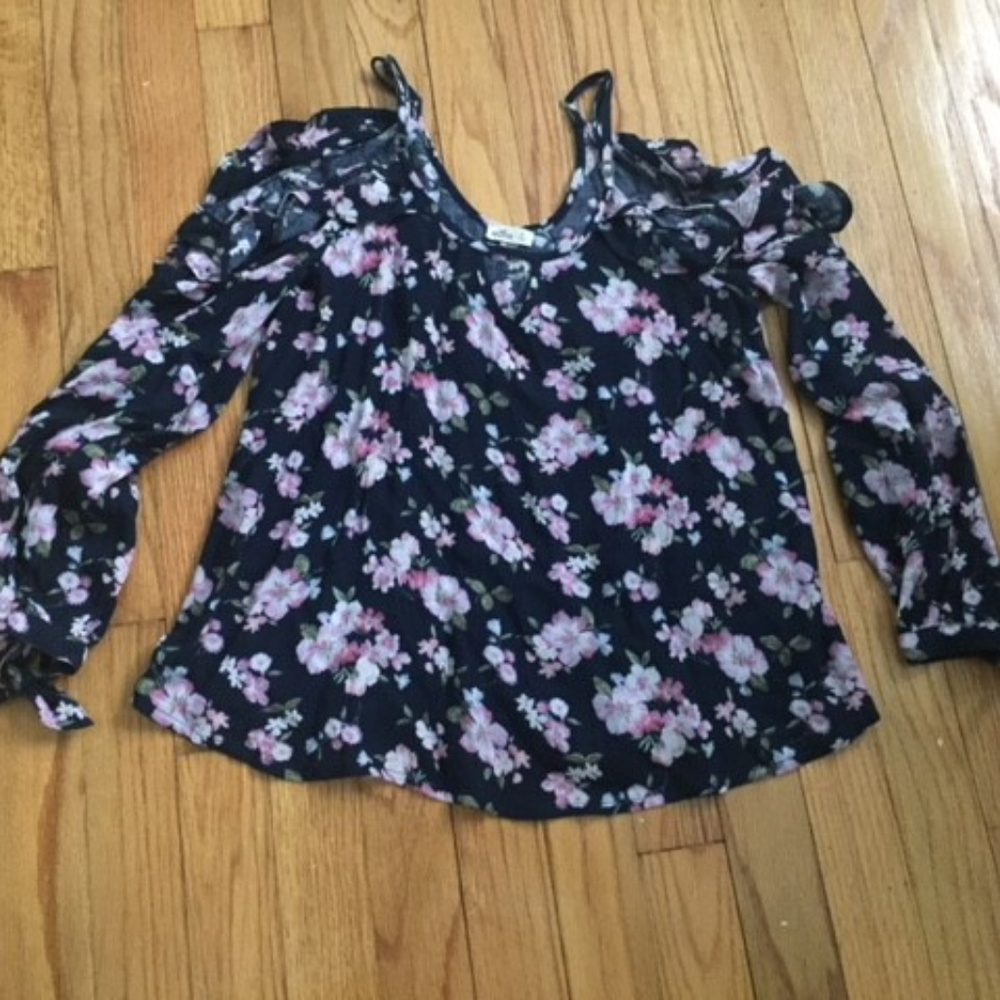 Hollister long sleeve floral blouse  (XS)